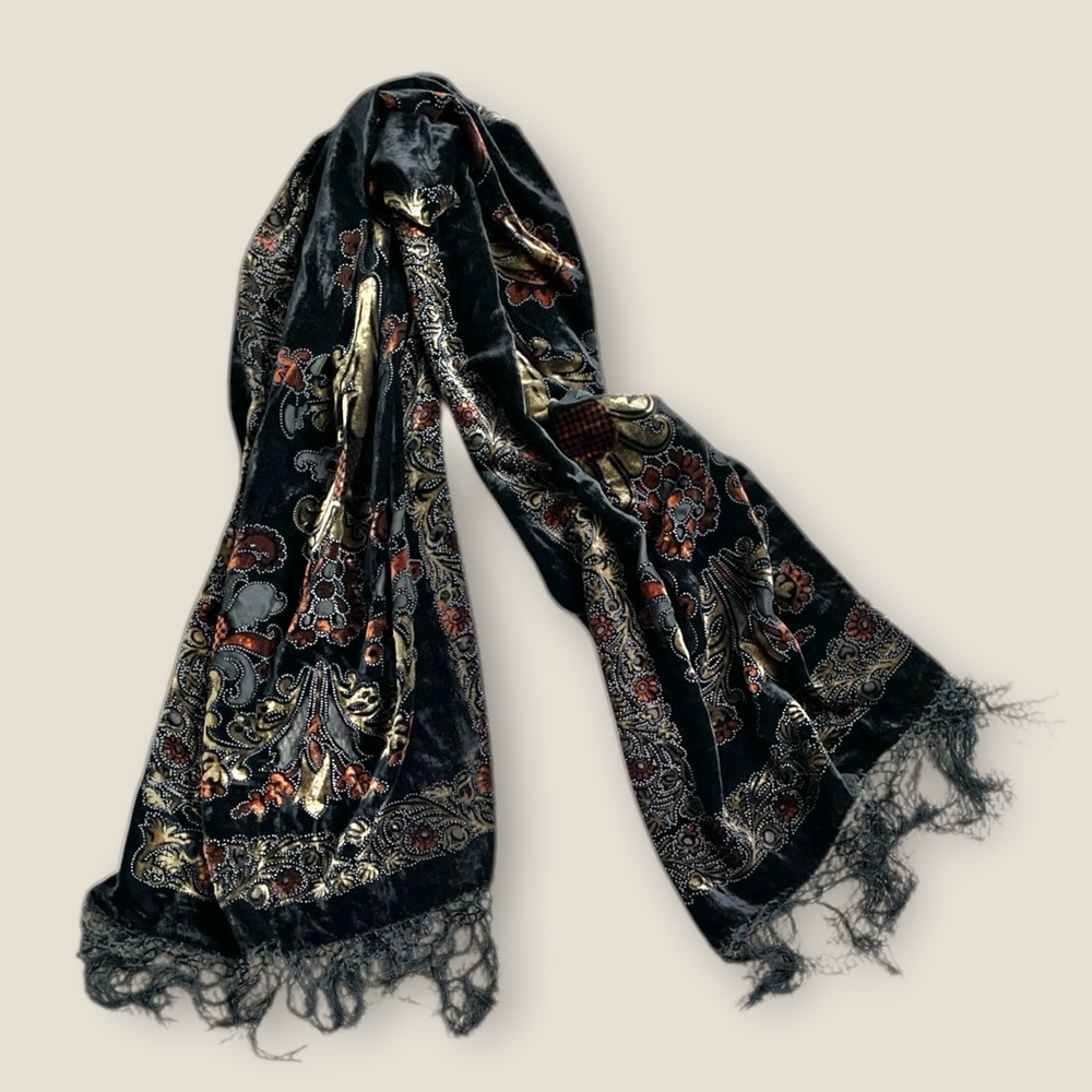 Elegant Paisley Velvet Scarf